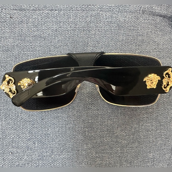Versace black sunglasses - Picture 5 of 6
